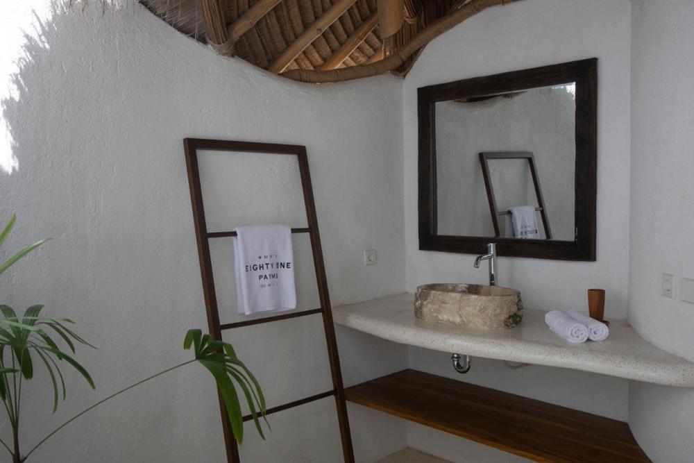 81 Palms Resort Nembrala Zimmer foto